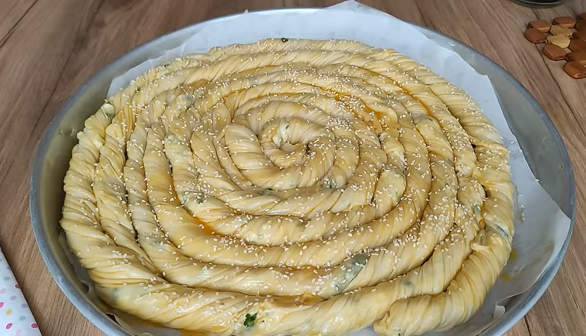 Çıtır Çıtır Kolay El Açması Börek Tarifi
