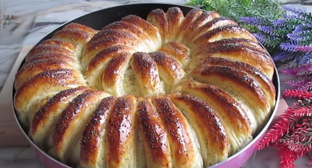 Kolay ve Lezzetli Tepsi Poğaçası Tarifi