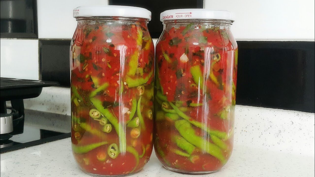 Domates Soslu Acı Biber Turşusu