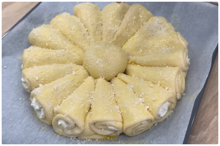 Kat Kat Yumuşacık Çörek Tarifi