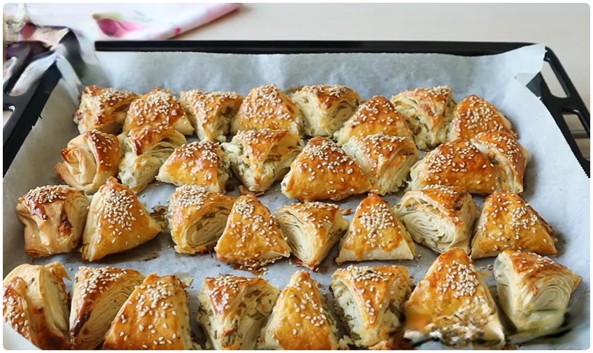 Özel Sosu İle 3 Yufkadan Çıtır Çıtır Bir Tepsi Börek