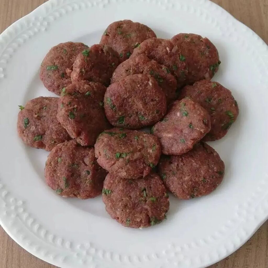 Domates Soslu Köfte Tarifi