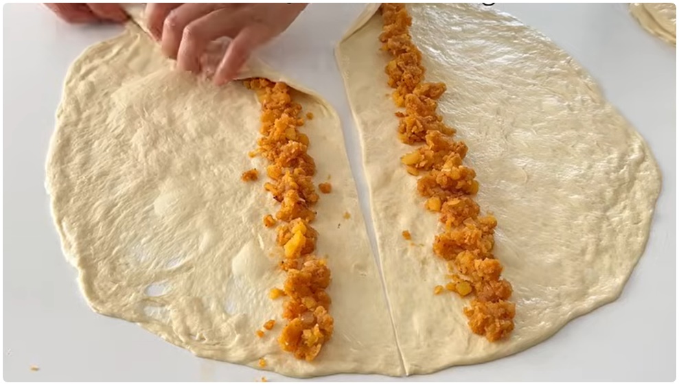 Oklavasız El Açması Patatesli Börek Tarifi