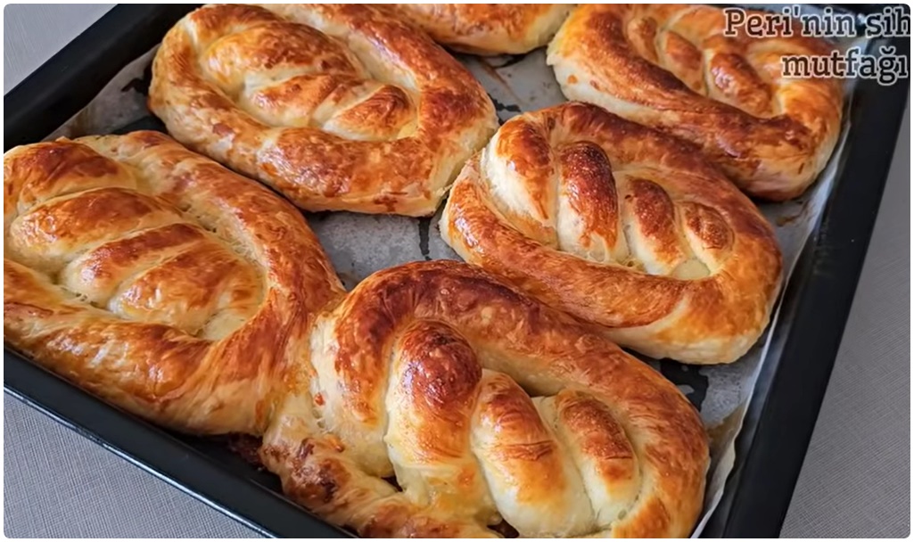 Lezzetli Kolay El Açması Çıtır Börek Tarifi