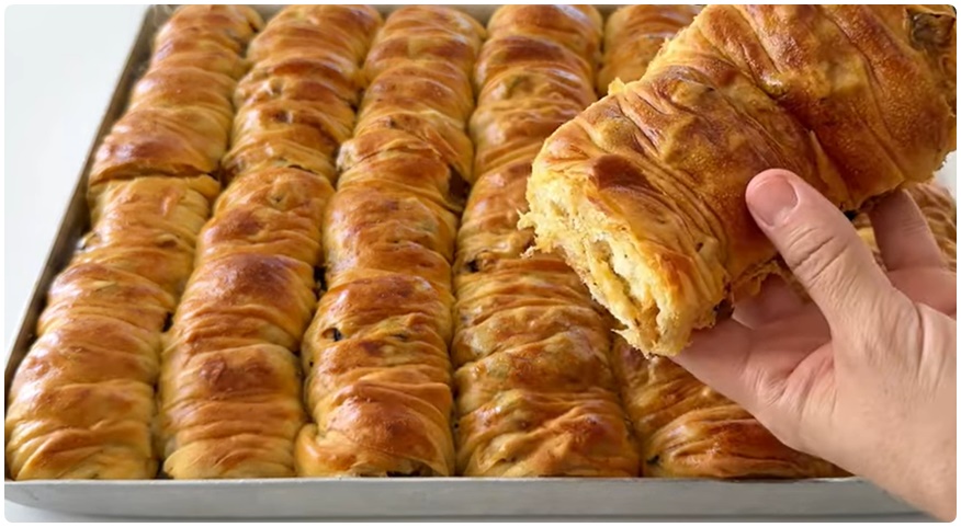 En Kolayından Patlıcanlı Börek Tarifi