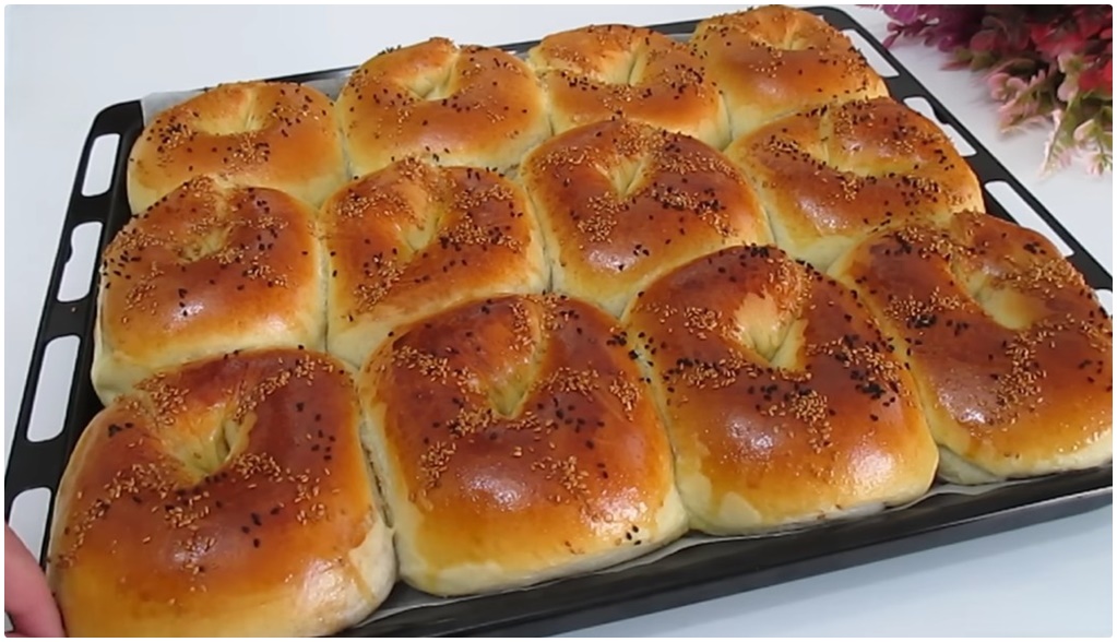 Tel Tel Ayrıılan Haşhaşlı Çörek Tarifi