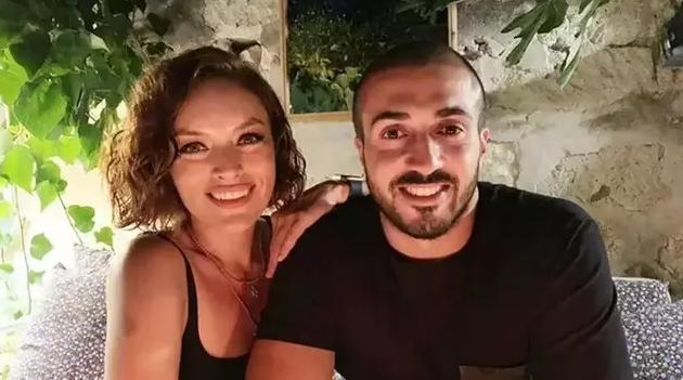 Ezgi Mola'nın bebeği dünyaya geldi!