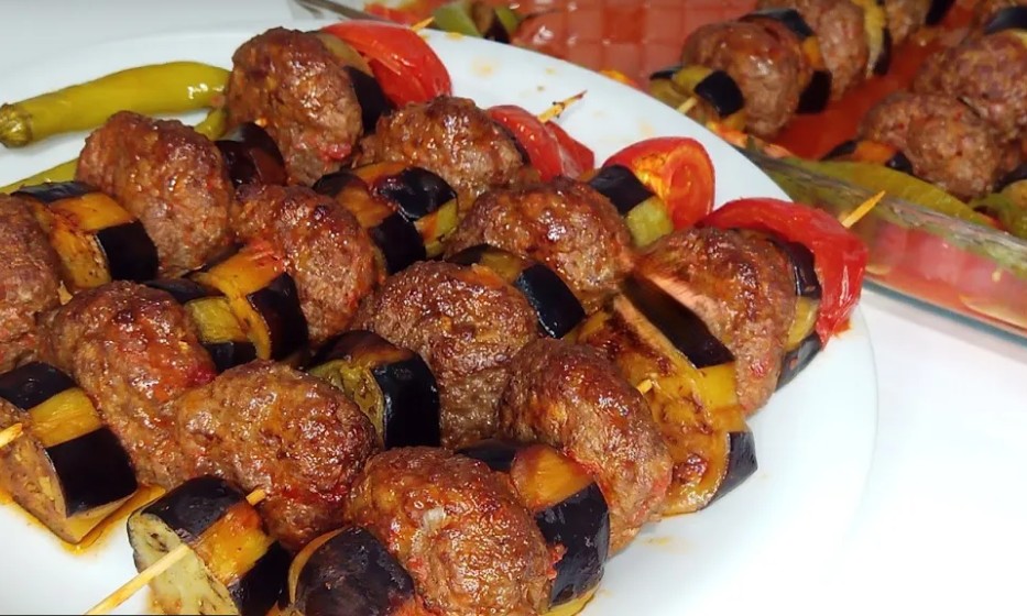 Köfteli Patlıcan Kebabı Fırın Yemekleri