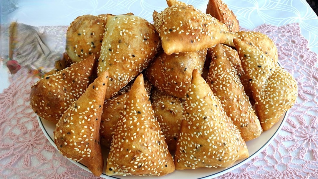 Mayasız Puf Puf Kabaran Susamlı Pişi Tarifi