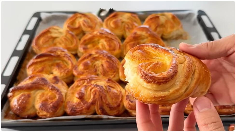Yumuşacık Tatlı Çörek Tarifi