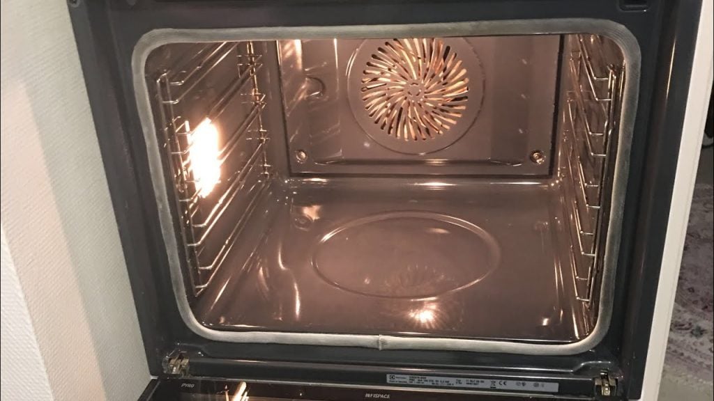 Fırın Temizliğinden Sıkıldıysanız Birde Bu Yöntemi Deneyin