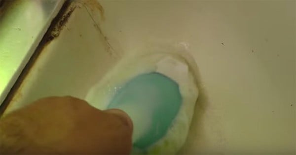 Klozete Sirke Döktü