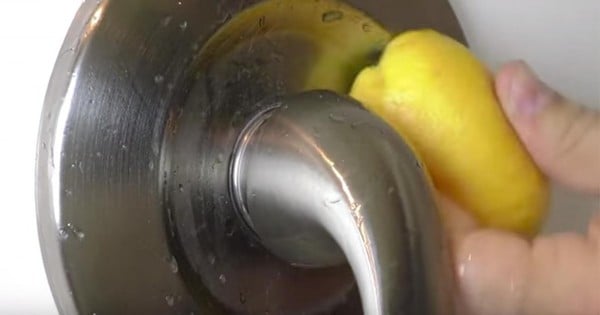 Klozete Sirke Döktü