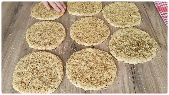 Bu Yöntem İle Yapın Övgüleri̇ Kapın Susamlı Çörek Tari̇fi̇