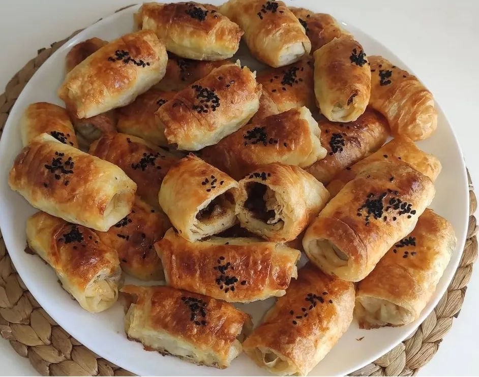 Özel Soslu Çıtır Çıtır Mini Börekler
