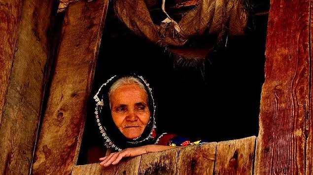 Annesi uzun zamandır yatalaktı ve konuşamıyordu