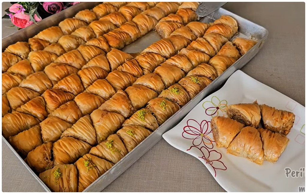 Bu Tarifi Kaydedin Hamuru Yağ Gibi Açılan Çıtır Çıtır Ev Baklavası