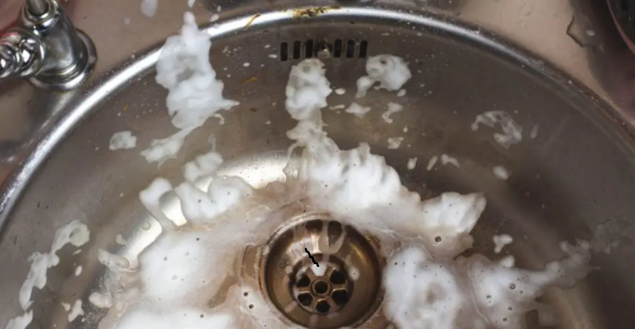 Kireç lekeli lavabo mu?