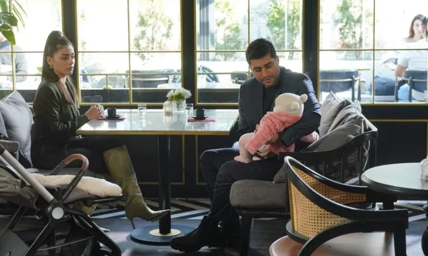 2 başrol oyuncusu birden ayrılıyor