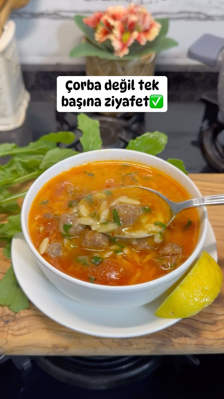 Köfteli Şehriye Çorbası
