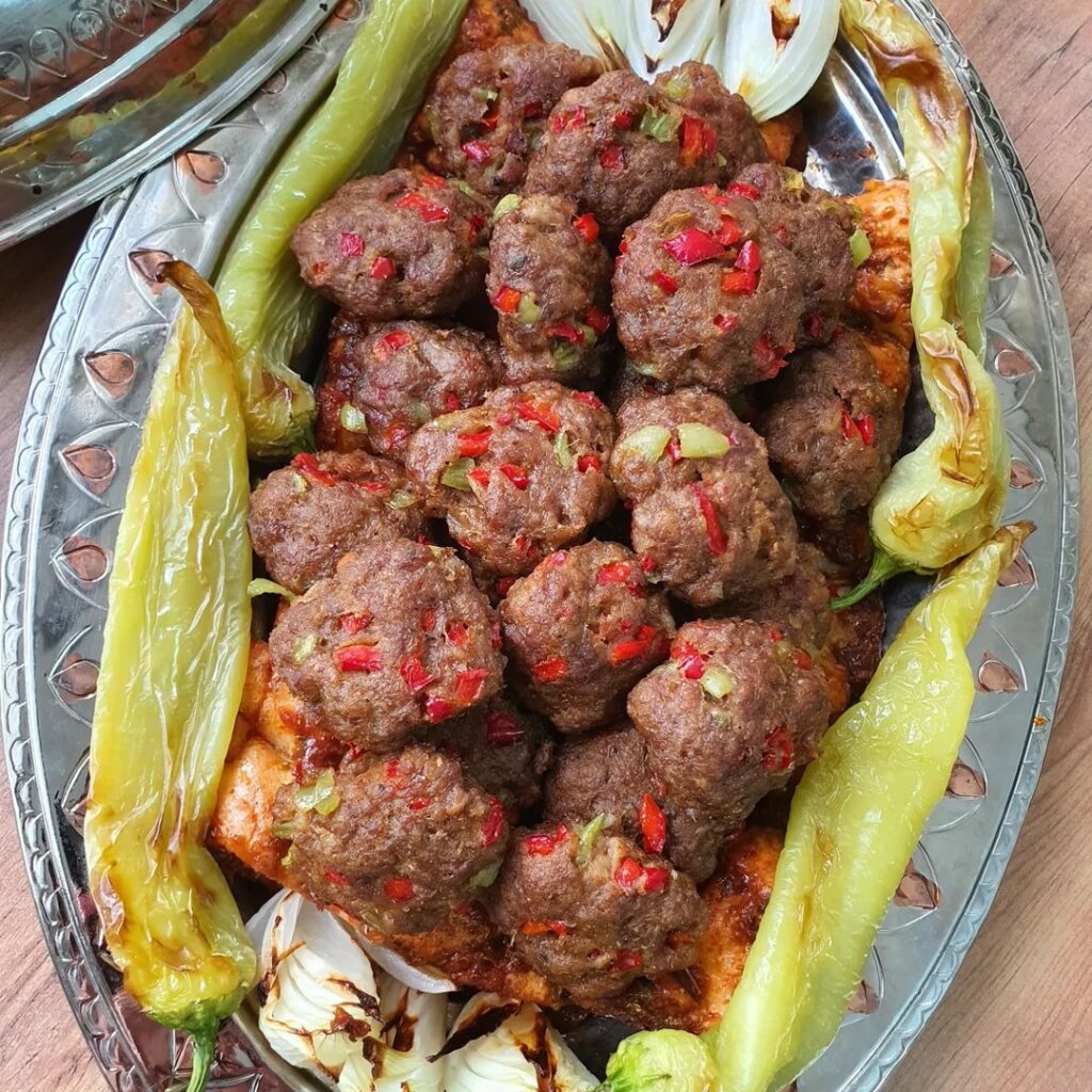 Kebap Tadında Biberli Köfte Tarifi