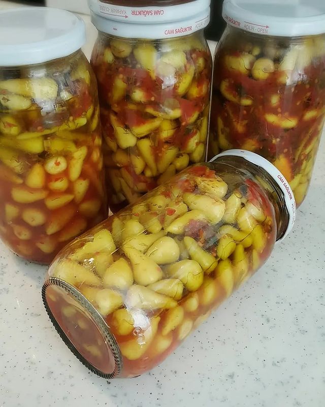 Domates Soslu Top Biber Turşusu Tarifi