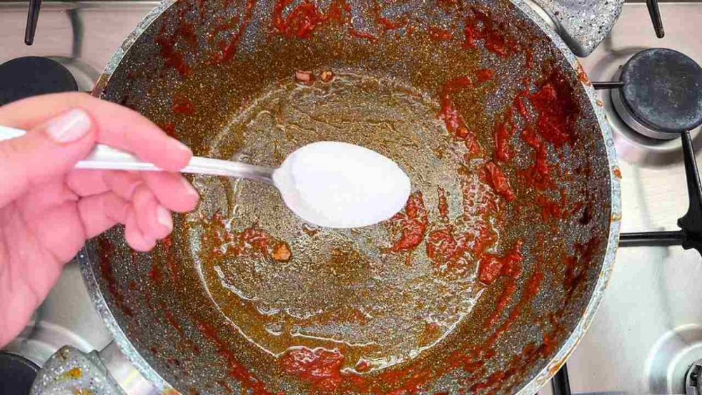 Tavalardaki kireç ve lekeler deterjan olmadan kolayca nasıl çıkarılır