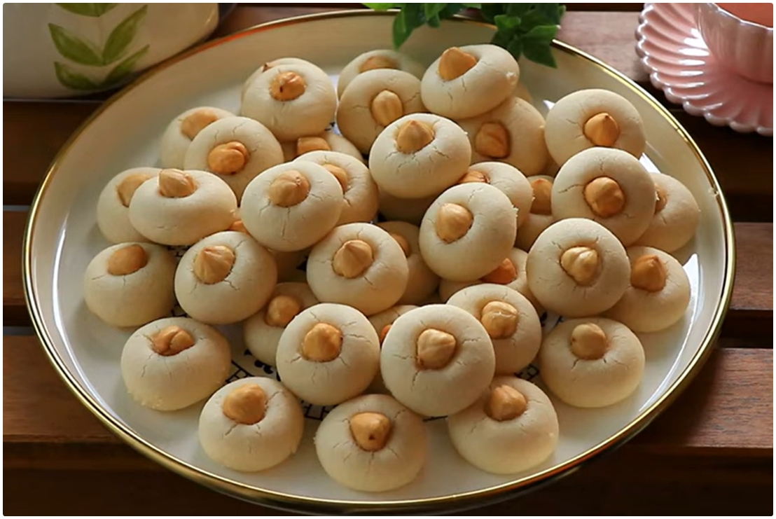 3 Malzemeli Lokmalık Kahve Yanı Kurabiye