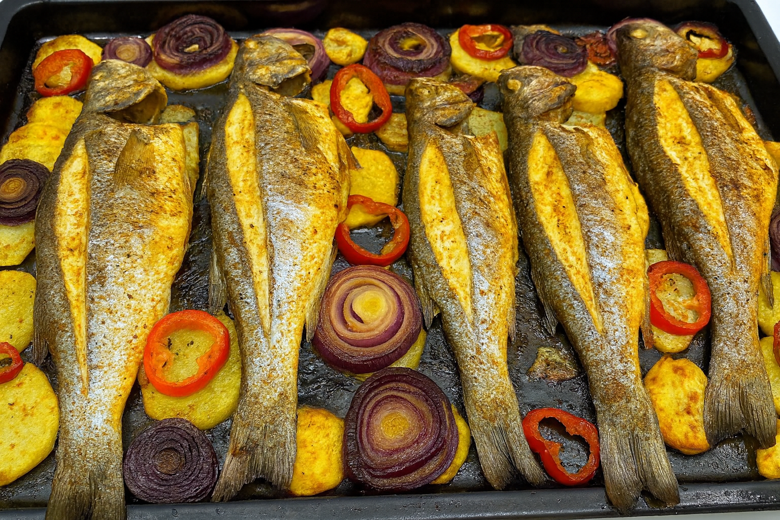 Sırrı Sosunda Saklı Fırında Levrek Tarifi