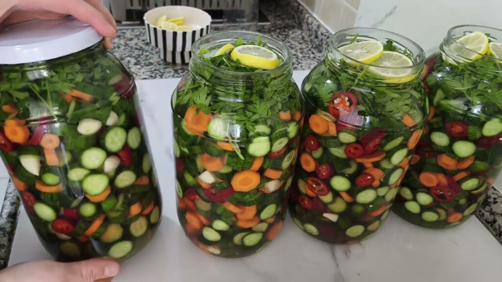 Kütür Kütür Karışık Turşu Tarifi