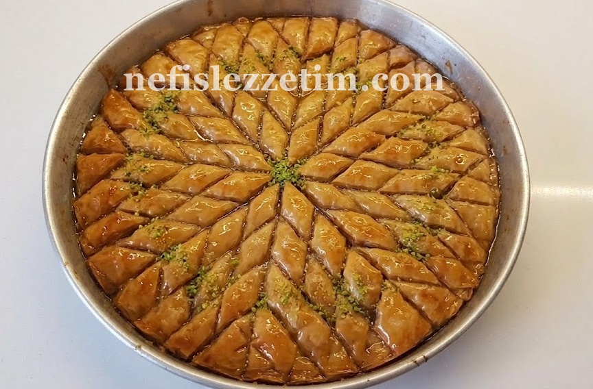 El Açması Tam Kıvamında Ev Baklavası Tarifi