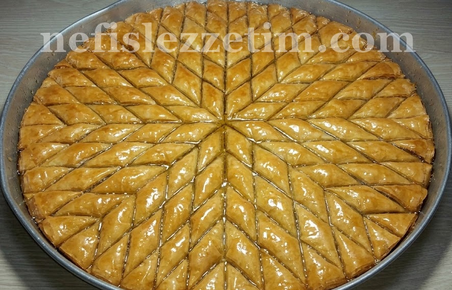 El Açması Cevizli Ev Baklavası Tarifi