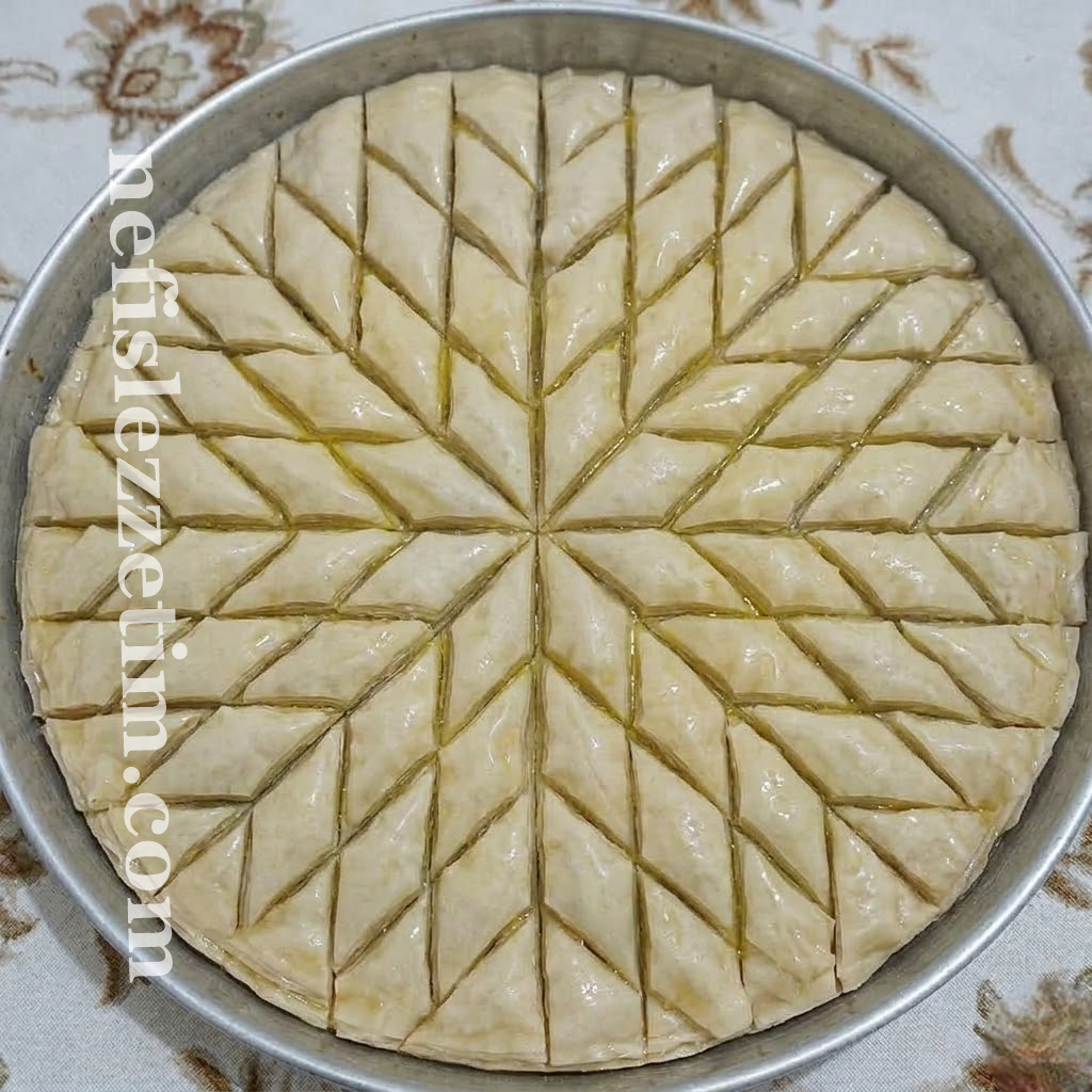 Çıtır Çıtır Tam Kıvamında Yıldız Kesim Baklava Tarifi